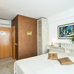 House Sveti Jakov 1 *