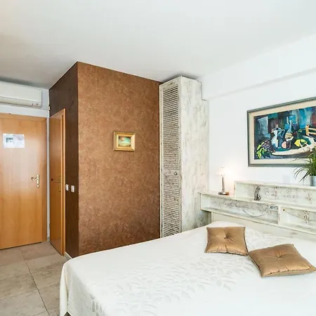 House Sveti Jakov 1 *